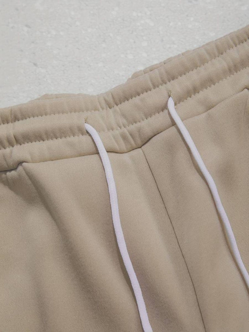 sudadera con capucha y joggers con cordón