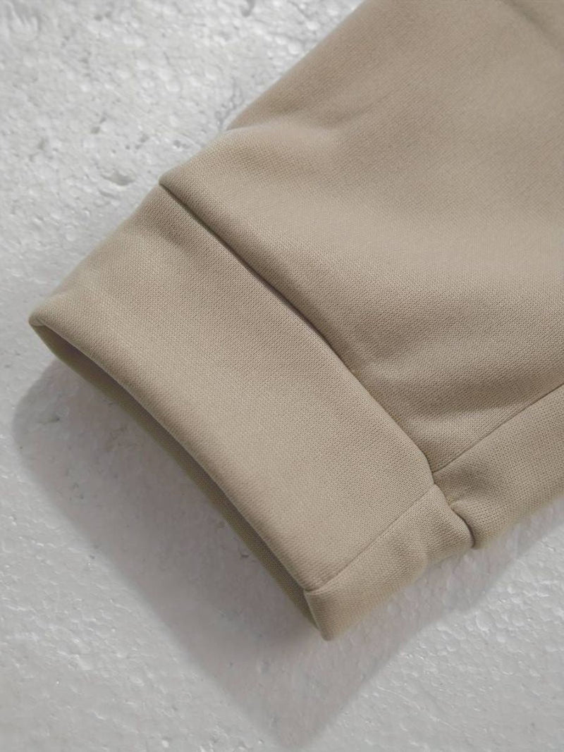 sudadera con capucha y joggers con cordón