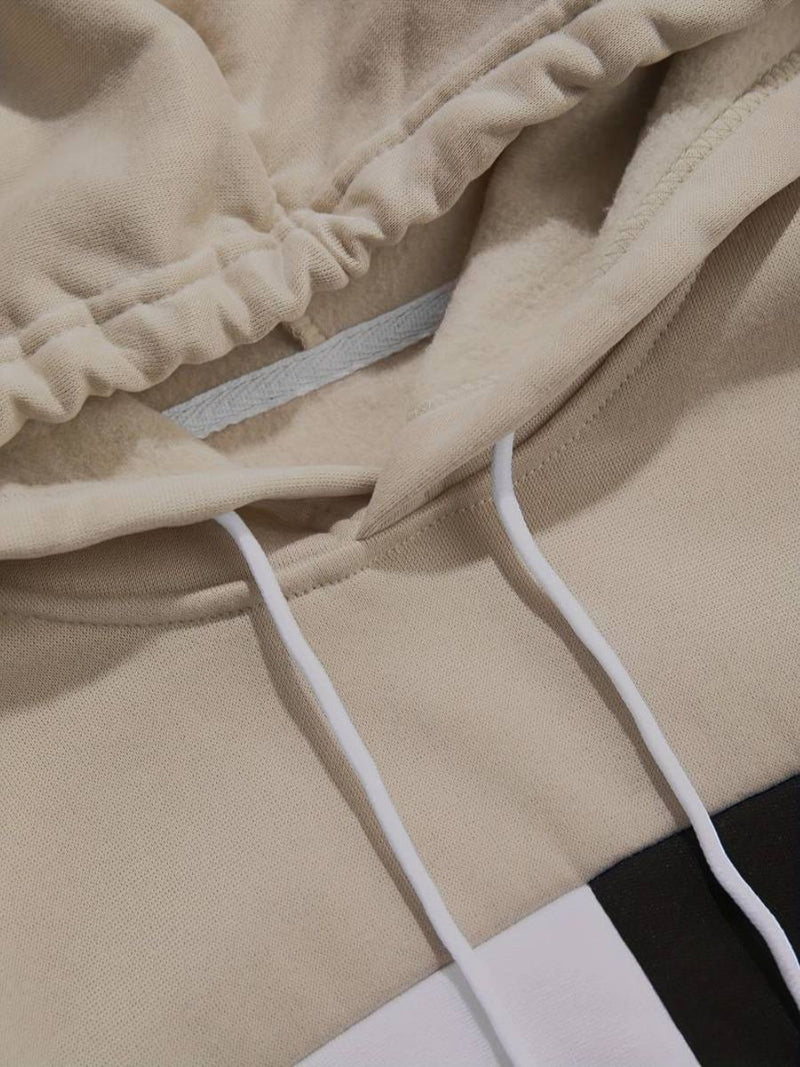 sudadera con capucha y joggers con cordón