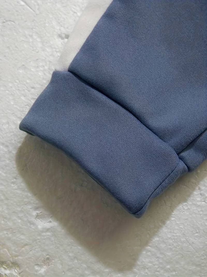 sudadera con capucha y joggers con cordón