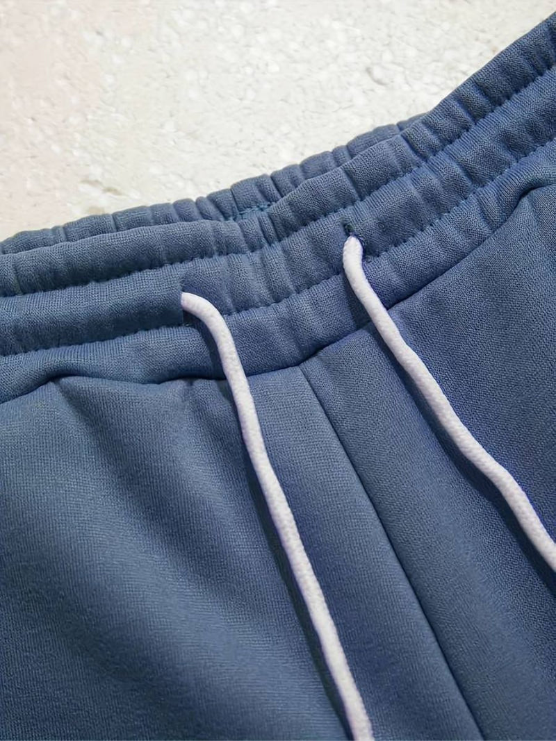 sudadera con capucha y joggers con cordón
