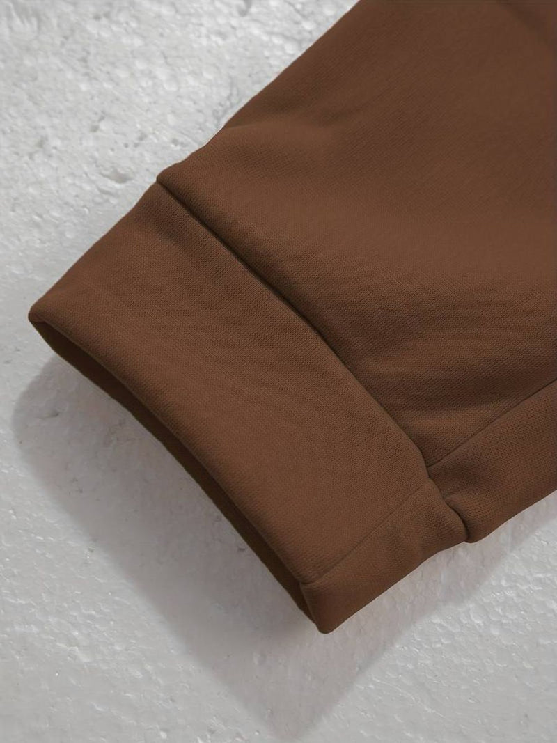 sudadera con capucha y joggers con cordón