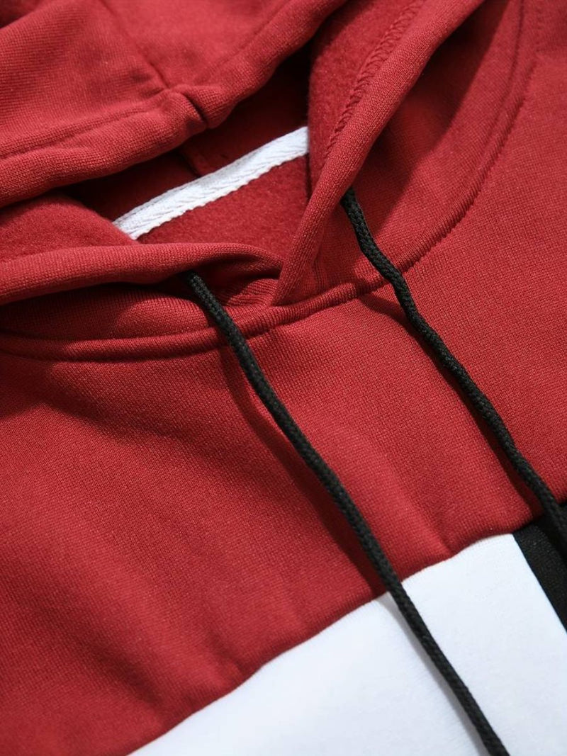 sudadera con capucha y joggers con cordón