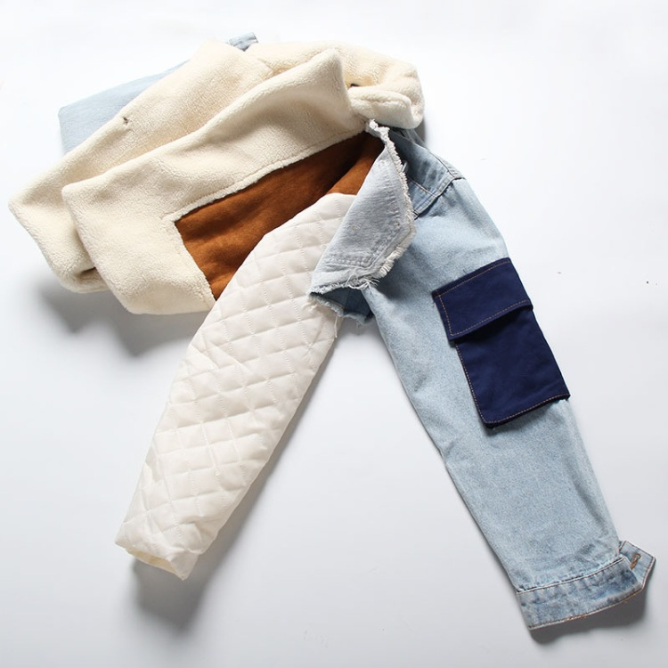 Chaqueta de felpa con costuras vaqueras