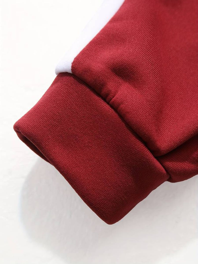 sudadera con capucha y joggers con cordón