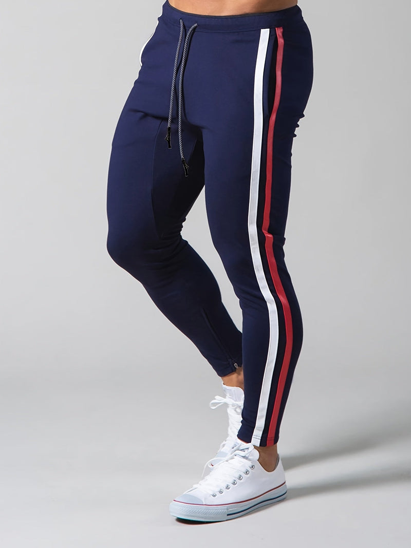 Pantalón deportivo con estampado de rayas