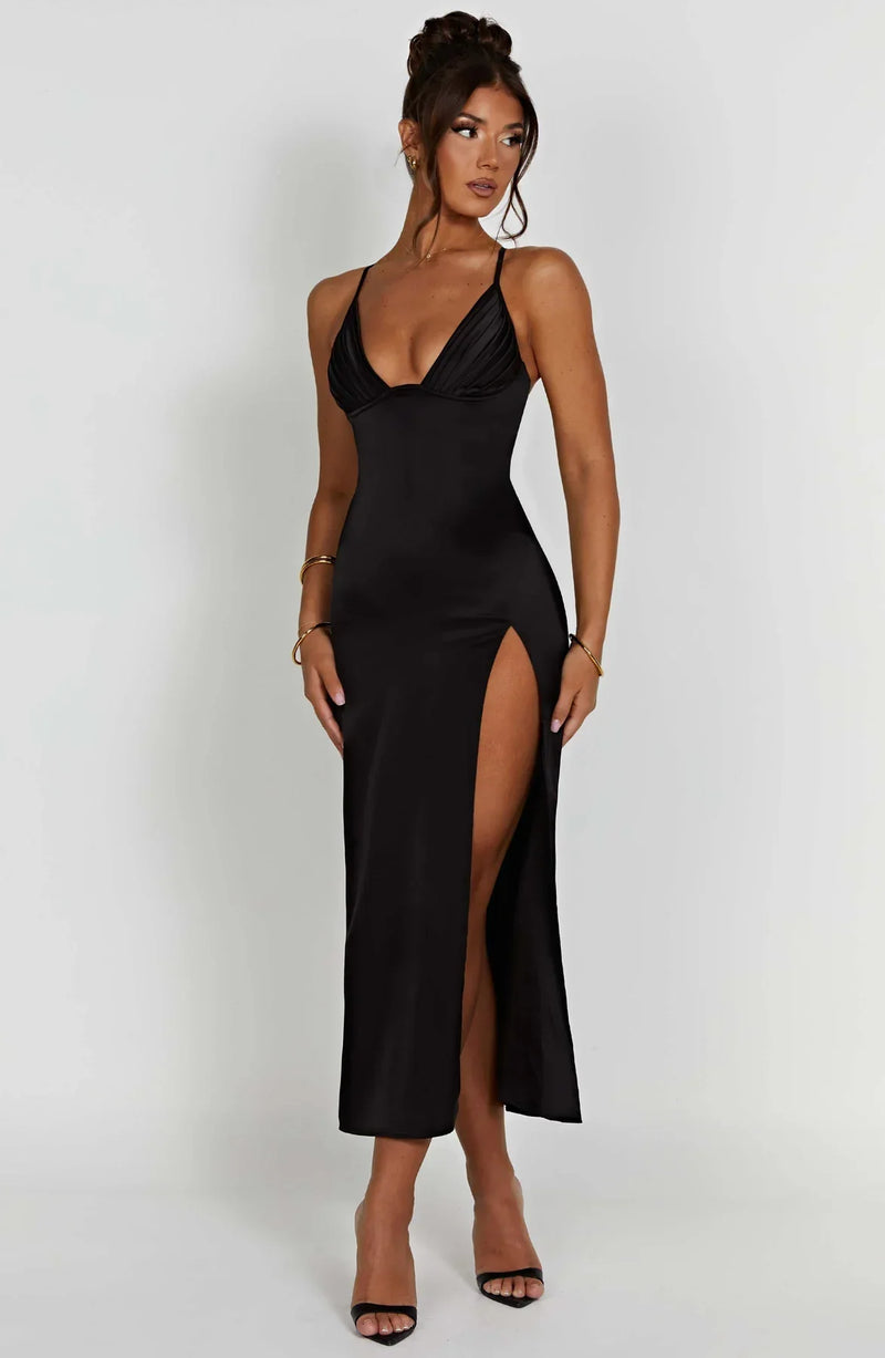 Elegante vestido midi con tirantes finos